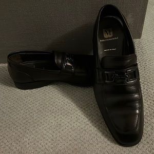 Bruno Magli Mens black leather loafers in great condition. Size 9.5 WOW!! 🤩